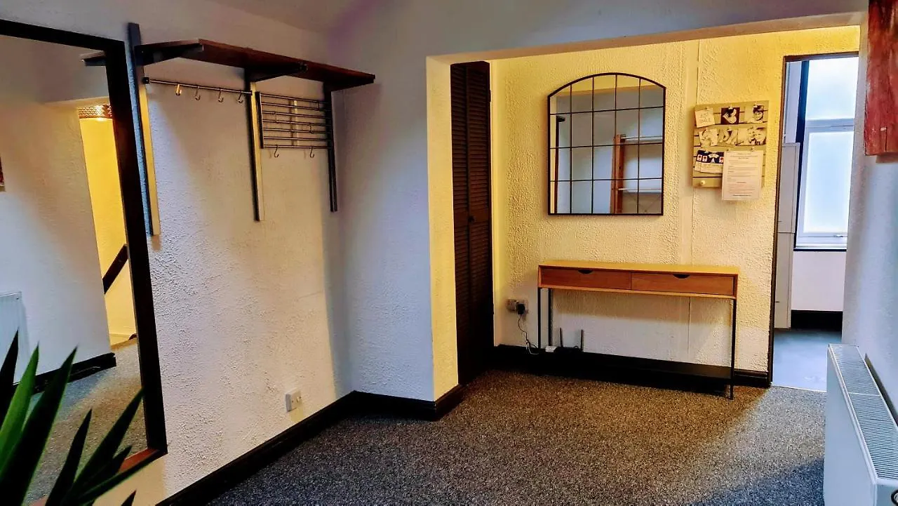 Gorgeous Town Center 3 Bedroom Self Contained Apartment For 1-5 People Harrogate