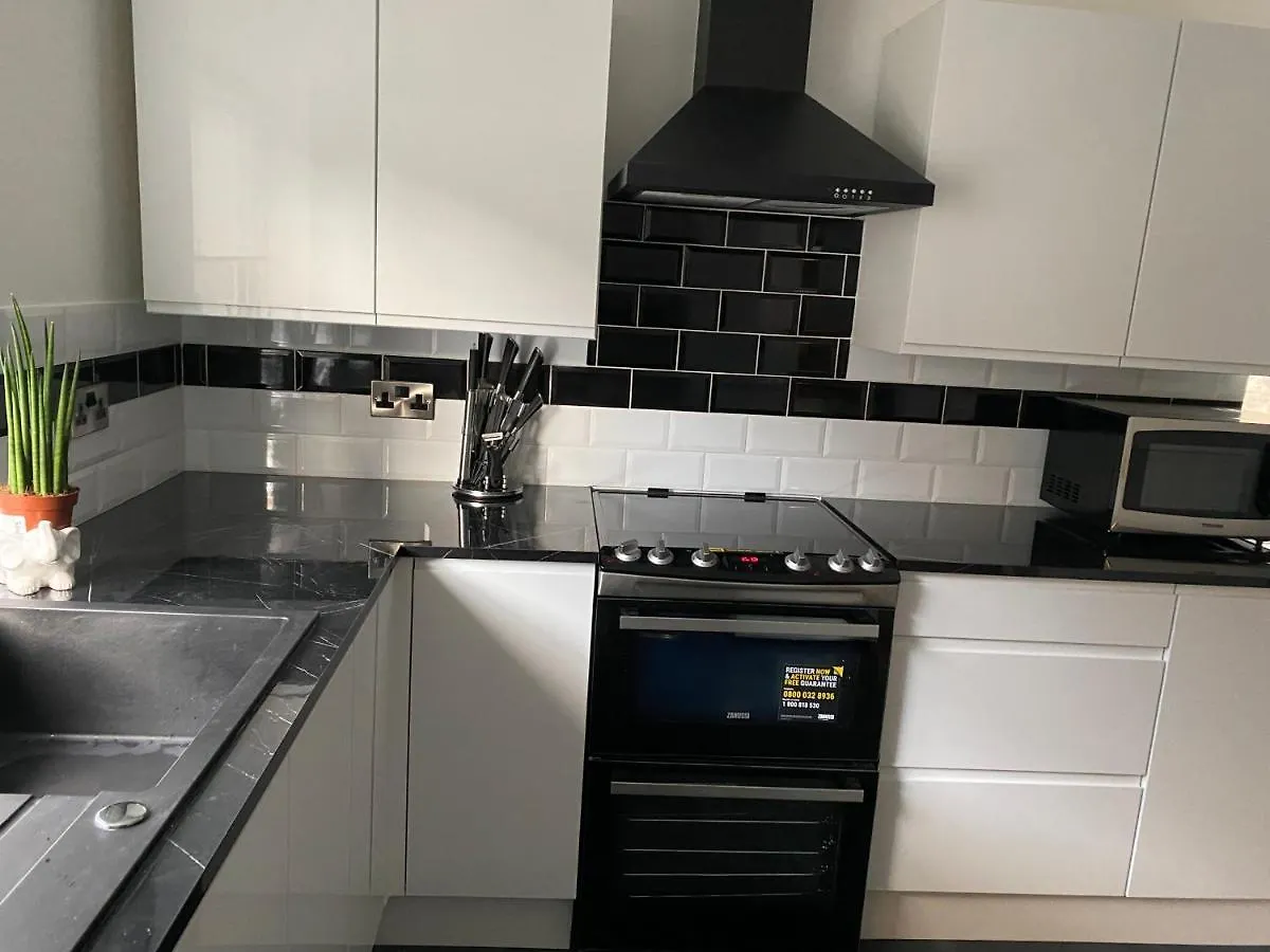 Gorgeous Town Center 3 Bedroom Self Contained Apartment For 1-5 People Harrogate